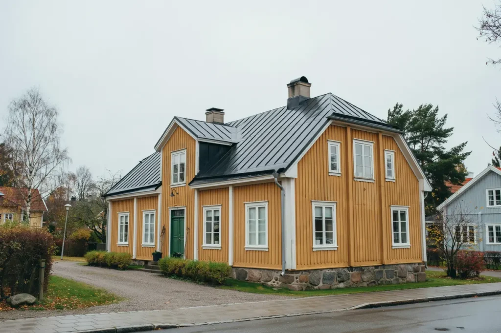 bandt ckning och dubbelfalsat pl ttak n r r det r tt val f r din villa